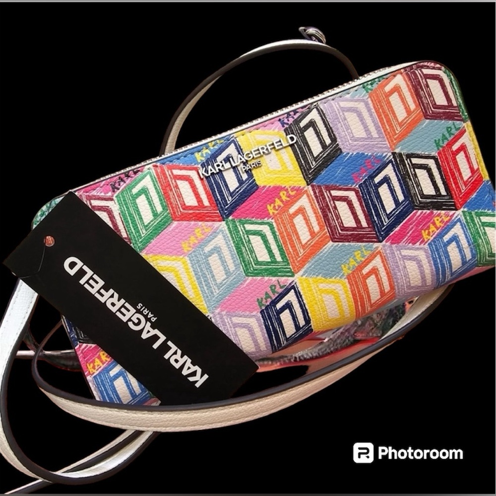 KARL LAGERFELD PARIS
CROSSBODY WALLET